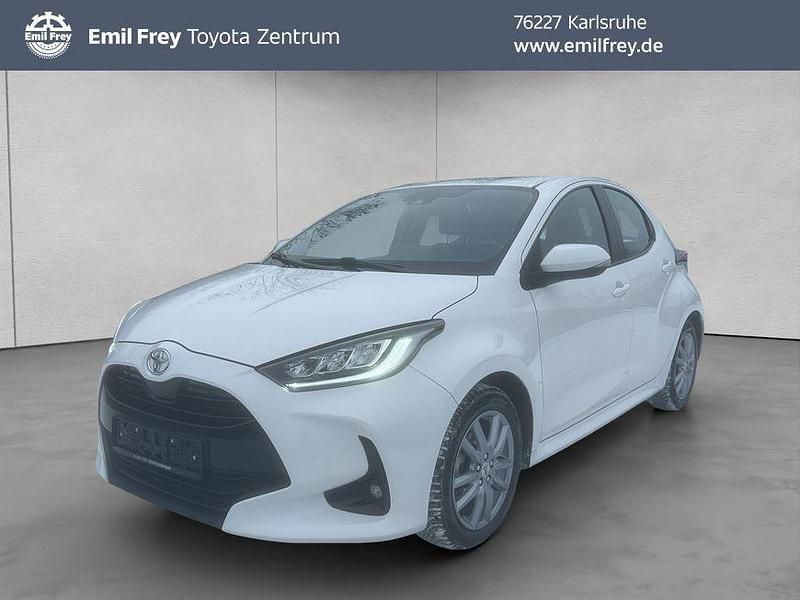 Weiß Gebraucht 2021 Toyota Yaris Team Limousine | 15.500 € (Fairer Preis) - Bild 1/4