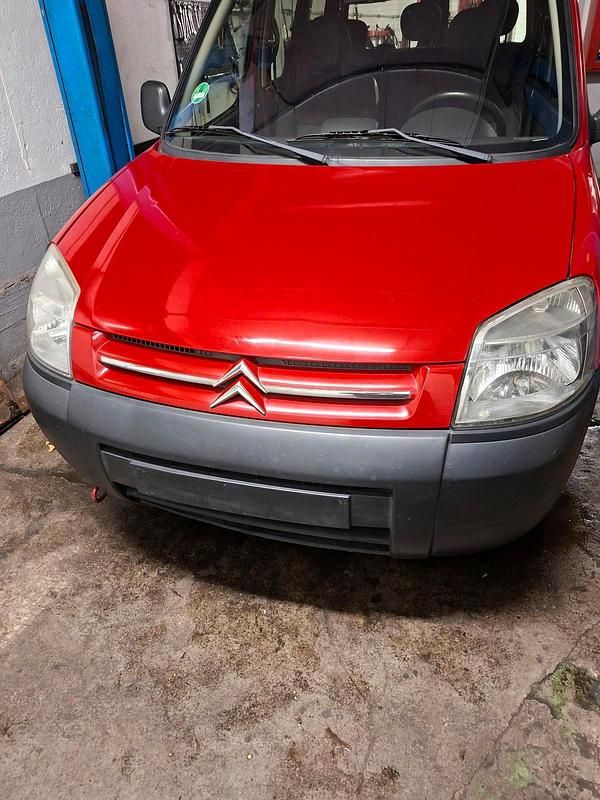 Rot Gebraucht 2009 Citroën Berlingo Van / Kleinbus | 2.900 € (Fairer Preis) - Bild 1/4