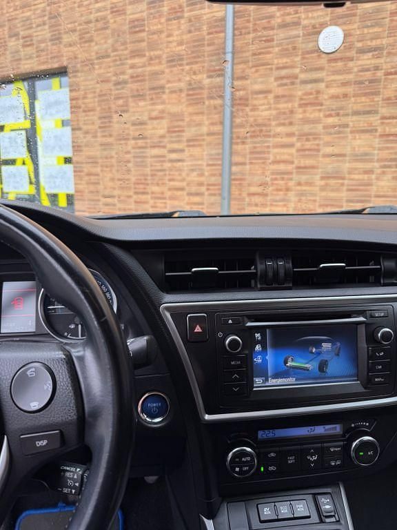 Gebraucht Toyota Auris 136 PS (100 kW) 2014 Weiß Limousine