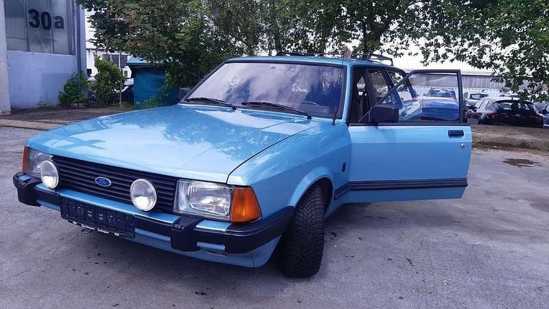 Blau Gebraucht 1982 Ford Granada Kombi | 14.900 € - Bild 1/4