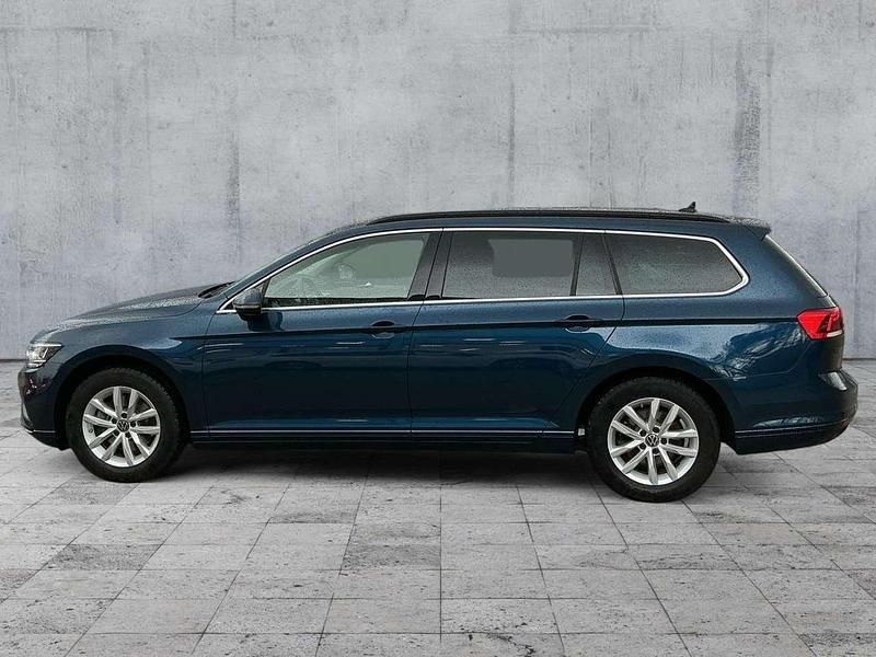 Gebraucht VW Passat Business 150 PS (110 kW) 2023 Blau Kombi