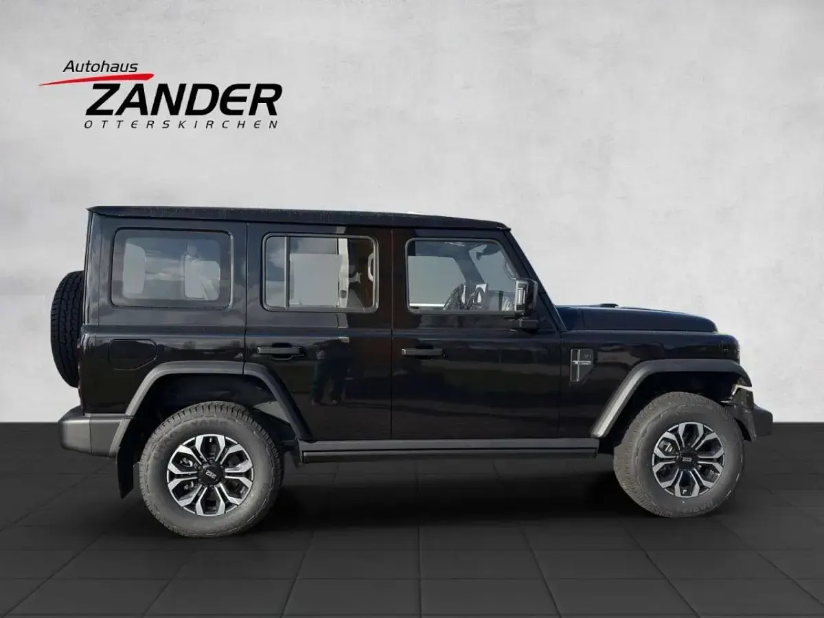 Neu BAW 212 166 PS (122 kW) 2026 Schwarz SUV