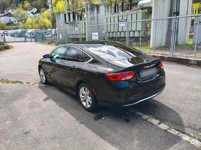 Second-hand Chrysler 200 184 CP (135 kW) 2019 Negru Berlinǎ