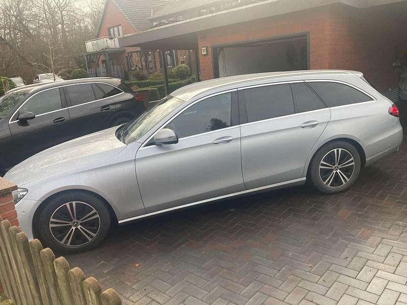 Gebraucht Mercedes E220 194 PS (142 kW) 2020 Silber Kombi