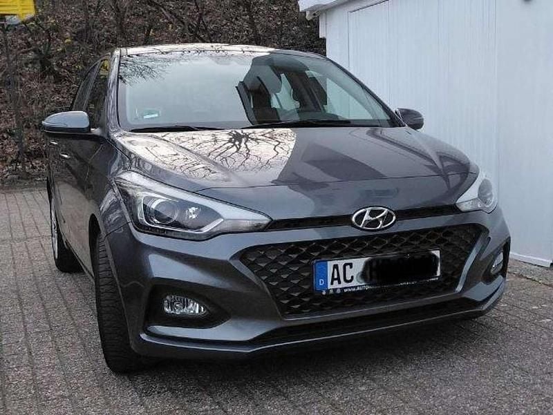 Gebraucht Hyundai i20 Active 101 PS (74 kW) 2018 Grau Kleinwagen