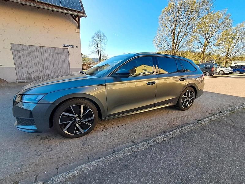Gebraucht Skoda Octavia SportLine 150 PS (110 kW) 2024 Grau Kombi