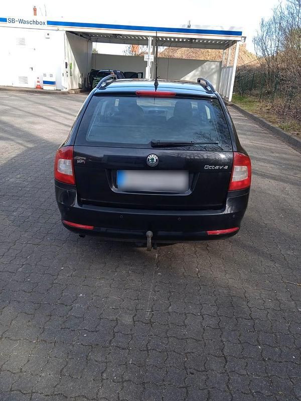 Gebraucht Skoda Octavia Ambiente 102 PS (75 kW) 2009 Schwarz Kombi