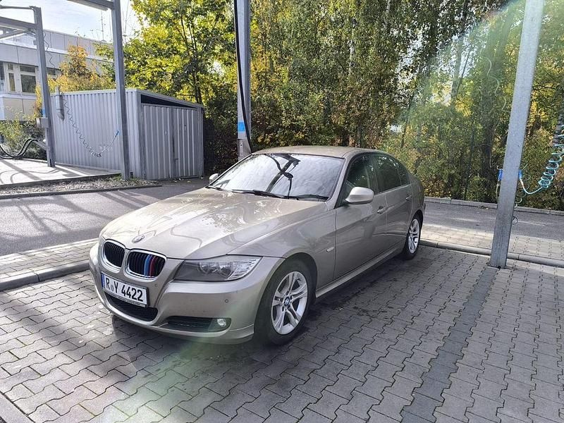 Braun Gebraucht 2010 BMW 318 Limousine | 4.500 € (Guter Preis) - Bild 1/4