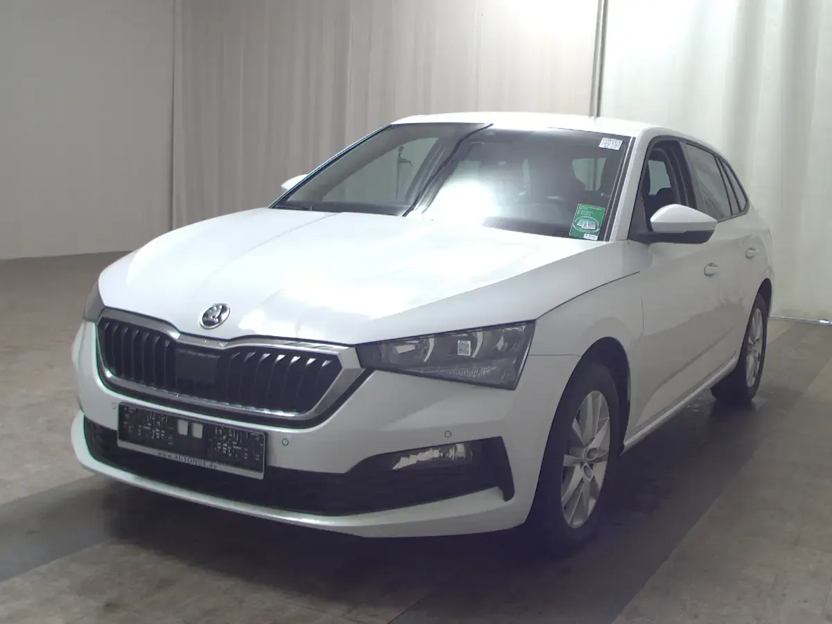 Gebraucht Skoda Scala Ambition 110 PS (80 kW) 2021 Weiss Kleinwagen