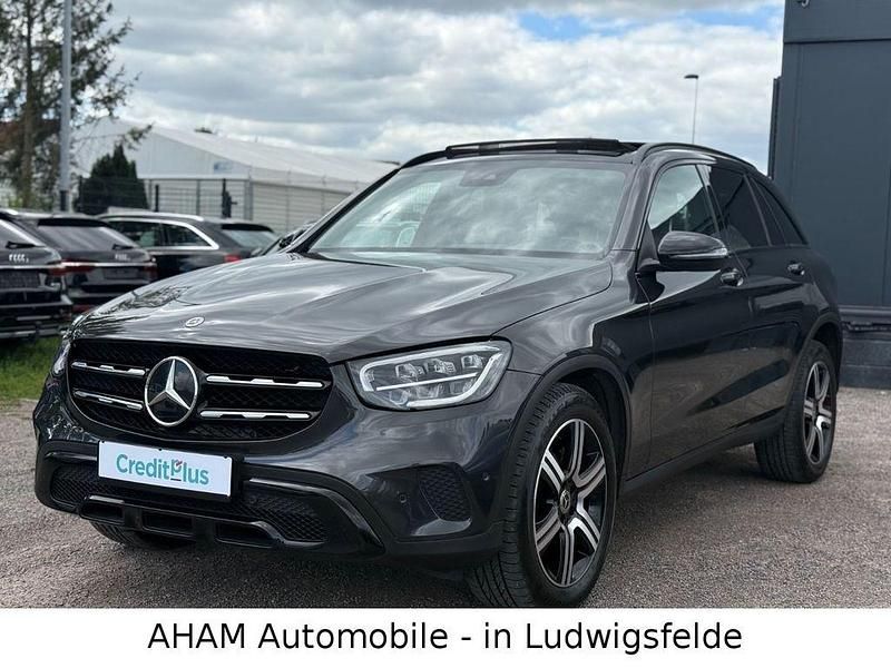 Grau Gebraucht 2022 Mercedes GLC220 Night SUV | 36.490 € (Guter Preis) - Bild 1/4