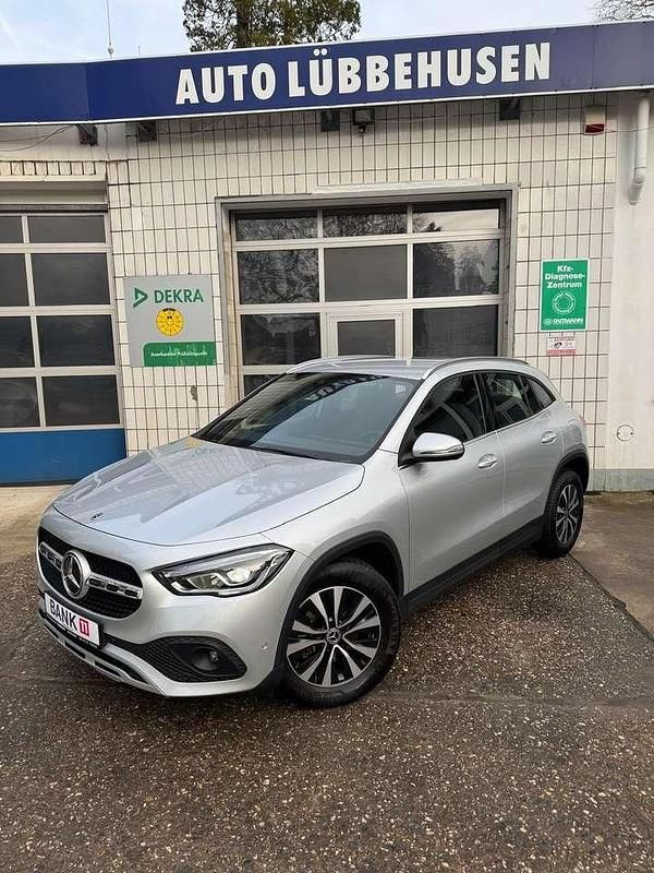Gebraucht Mercedes GLA180 136 PS (100 kW) 2021 Iridiumsilber  metalliclack SUV