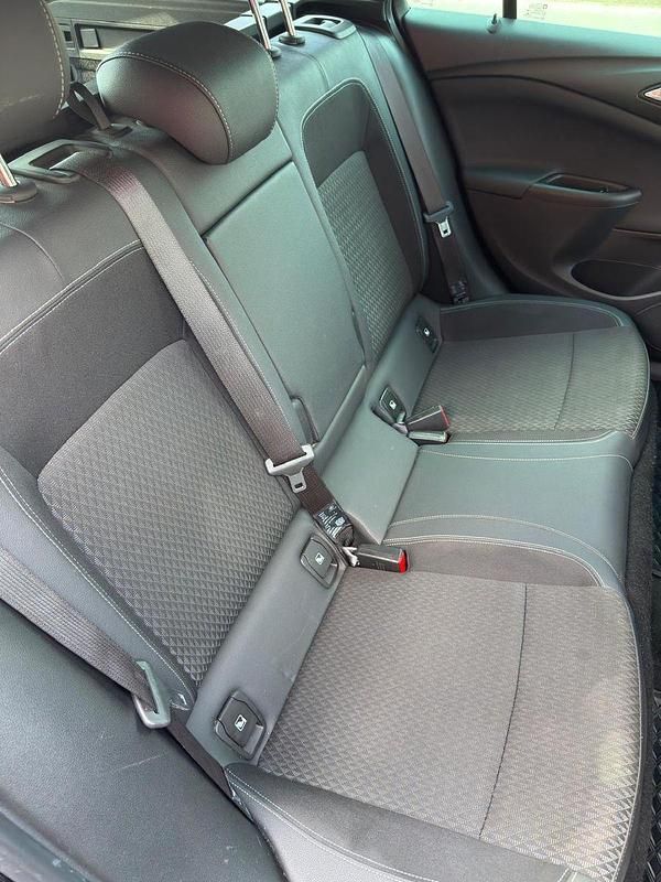 Second-hand Opel Astra Dynamic 150 CP (110 kW) 2019 Albastru Break