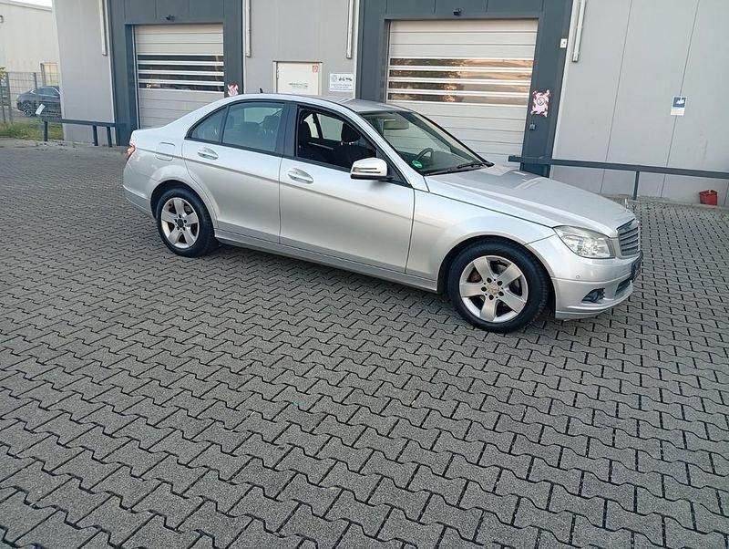 Silber Gebraucht 2008 Mercedes C200 Limousine | 3.650 € (Fairer Preis) - Bild 1/4