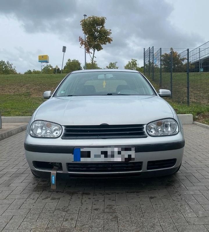 Silber Gebraucht 2000 VW Golf IV Kleinwagen | 370 € (Superpreis) - Bild 1/4