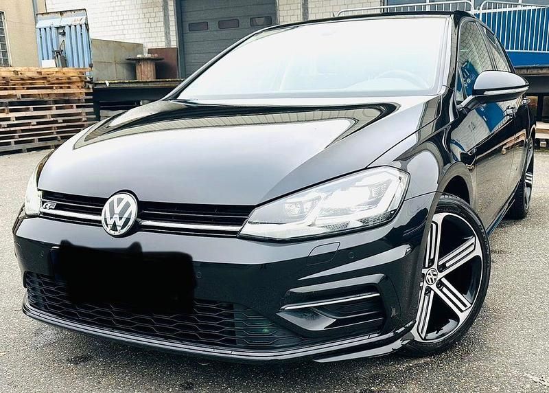 Schwarz Gebraucht 2019 VW Golf VII R-line Limousine | 19.990 € (Fairer Preis) - Bild 1/4