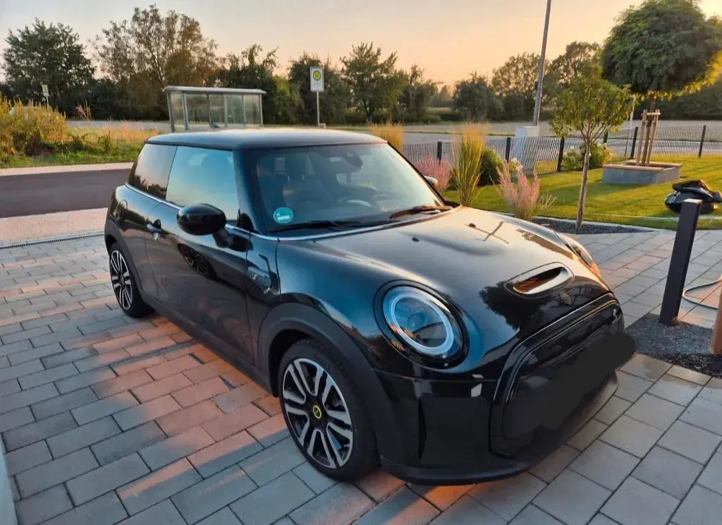Gebraucht Mini Cooper SE Classic 135 kW (184 PS) 2023 Schwarz Kleinwagen
