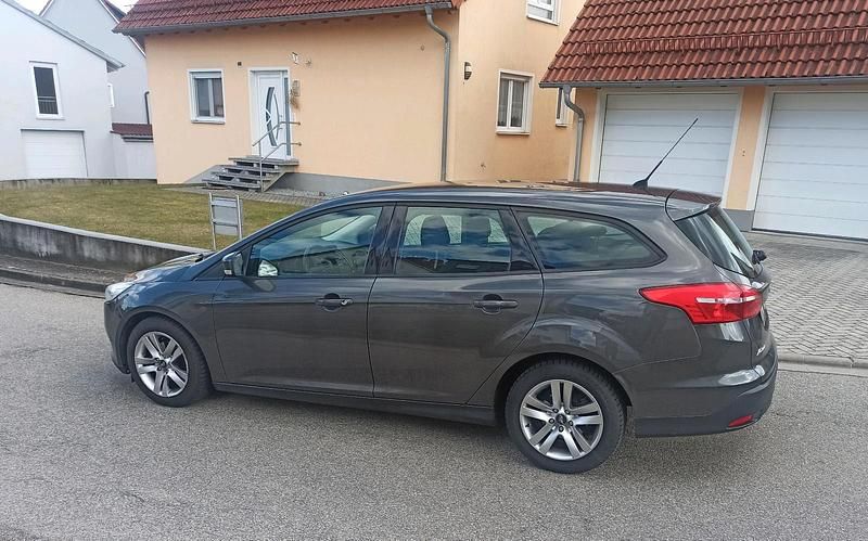 Gebraucht Ford Focus 120 PS (88 kW) 2015 Grau Kombi