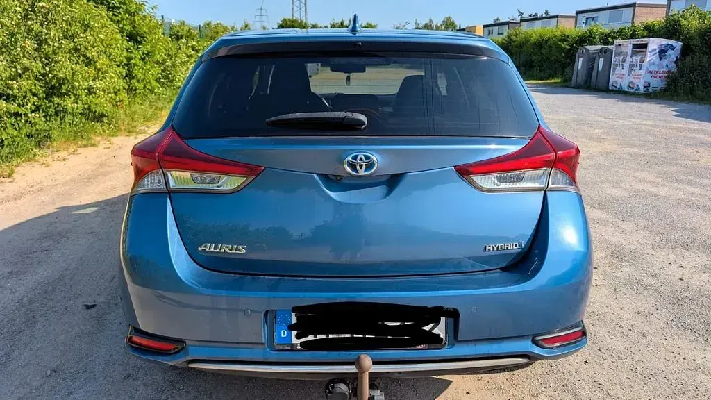 Gebraucht Toyota Auris Hybrid Executive 99 PS (72 kW) 2017 Blau Limousine