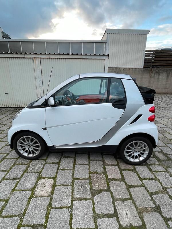 Weiß Gebraucht 2009 Smart ForTwo Cabrio Cabrio | 3.900 € (Guter Preis) - Bild 1/4