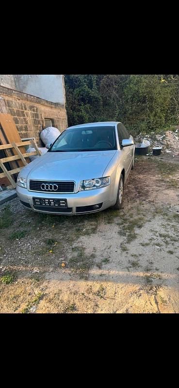 Grau Gebraucht 2006 Audi A4 Limousine | 1.299 € - Bild 1/4