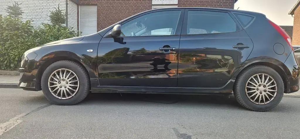 Gebraucht Hyundai i30 90 PS (66 kW) 2013 Schwarz Limousine