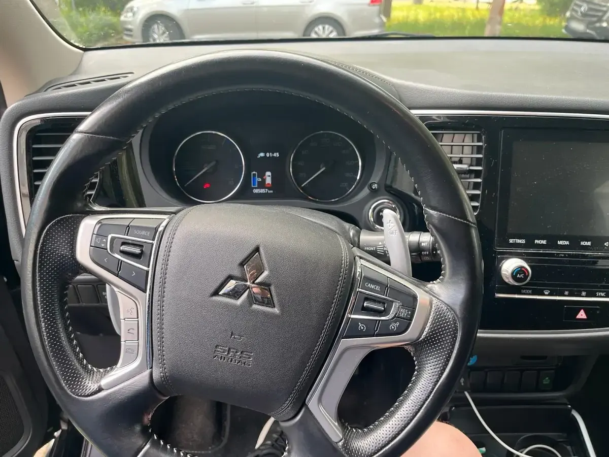 Używany Mitsubishi Outlander 224 KM (164 kW) 2021 Czarny SUV