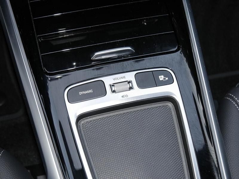 Gebraucht Mercedes EQB300 Progressive 123 kW (168 PS) 2024 Unilack polarweiß SUV