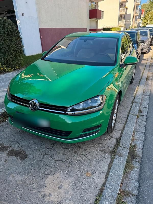 Grün Gebraucht 2015 VW Golf Coupé | 10.500 € (Fairer Preis) - Bild 1/4