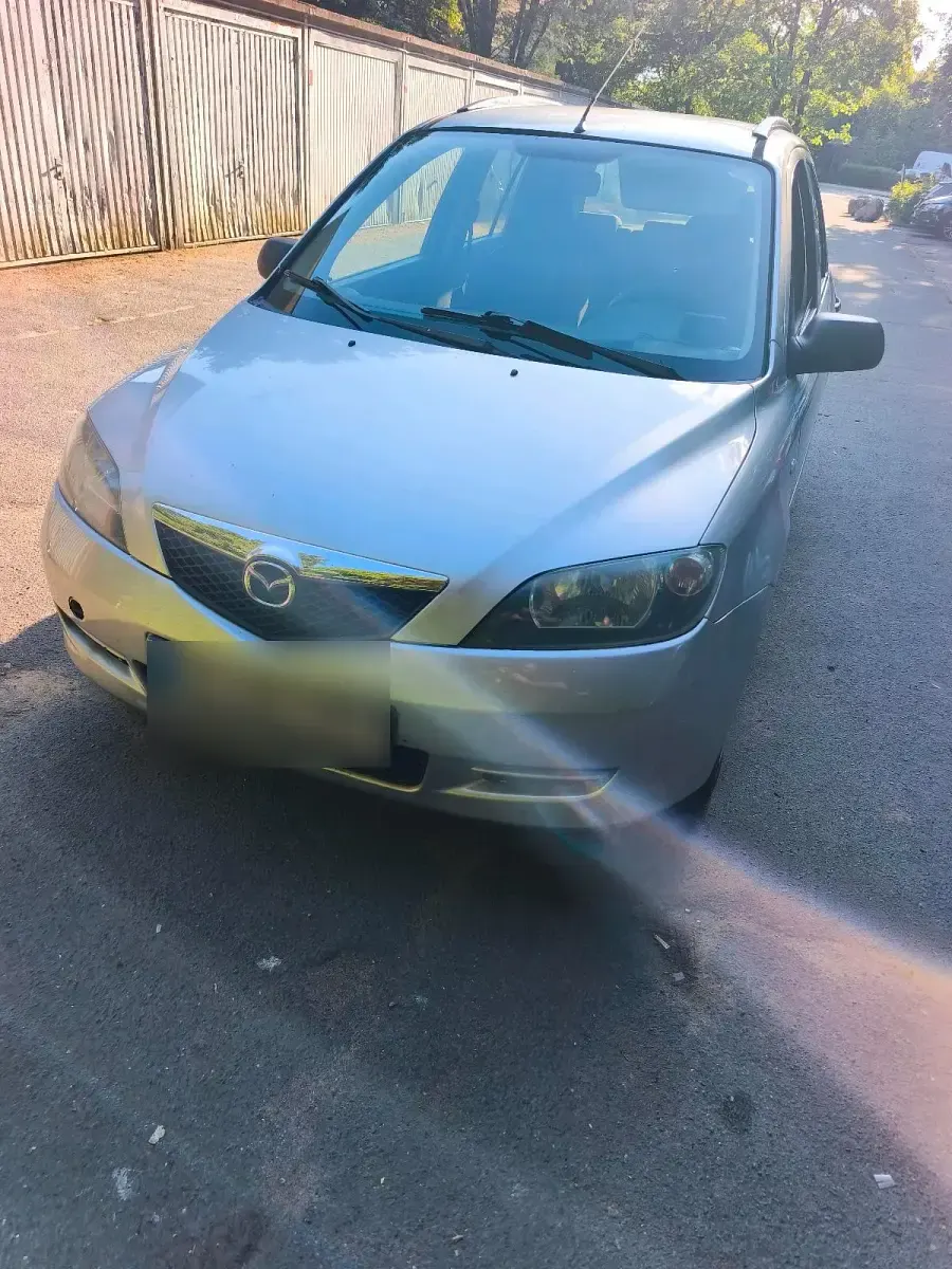 Gebraucht Mazda 2 80 PS (58 kW) 2003 Silber Kleinwagen