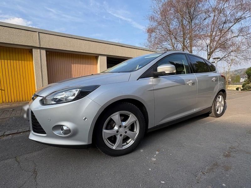 Gebraucht Ford Focus Titanium 125 PS (91 kW) 2014 Silber Limousine