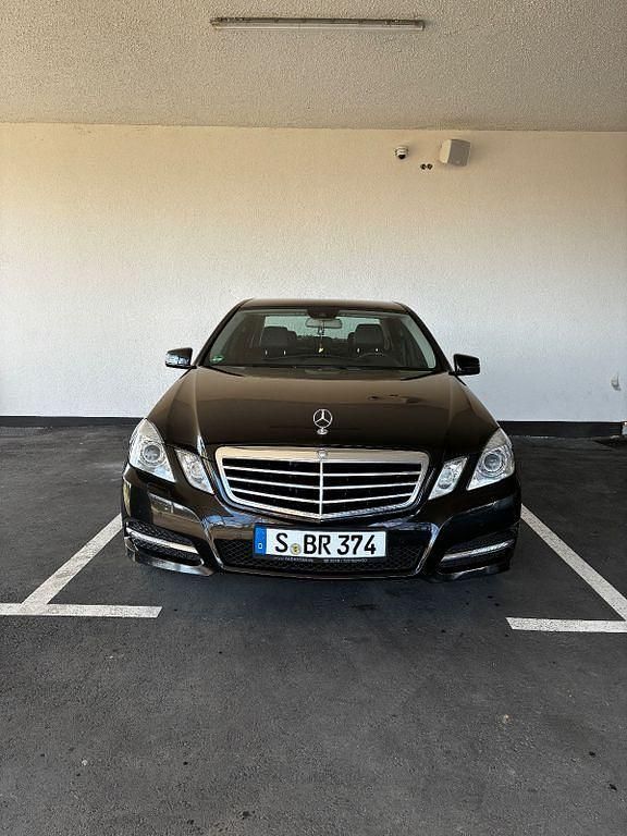 Gebraucht Mercedes E200 Avantgarde 184 PS (135 kW) 2011 Schwarz Limousine