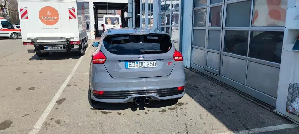 Używany Ford Focus ST 250 KM (183 kW) 2017 Szary Sedan/Limuzyna