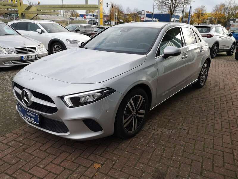 Silber Gebraucht 2023 Mercedes A180 Progressive Limousine | 23.650 € (Superpreis) - Bild 1/4