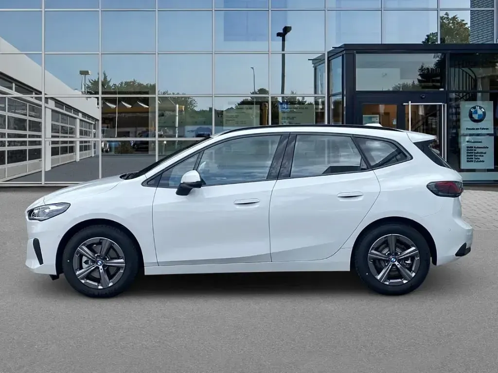 Gebraucht BMW 220 Active Tourer Efficient Dynamics 156 PS (114 kW) 2025 Weiss Van / Kleinbus