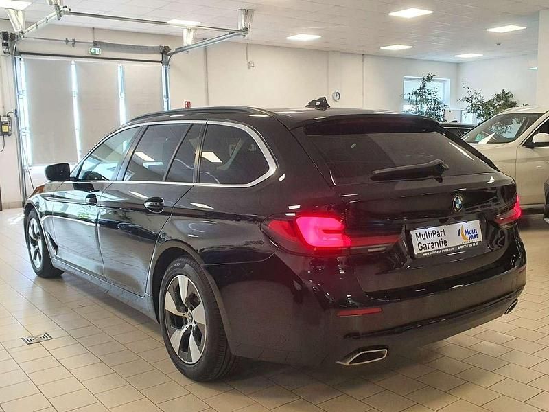 Gebraucht BMW 520 Performance 190 PS (139 kW) 2023 Schwarz ii Kombi