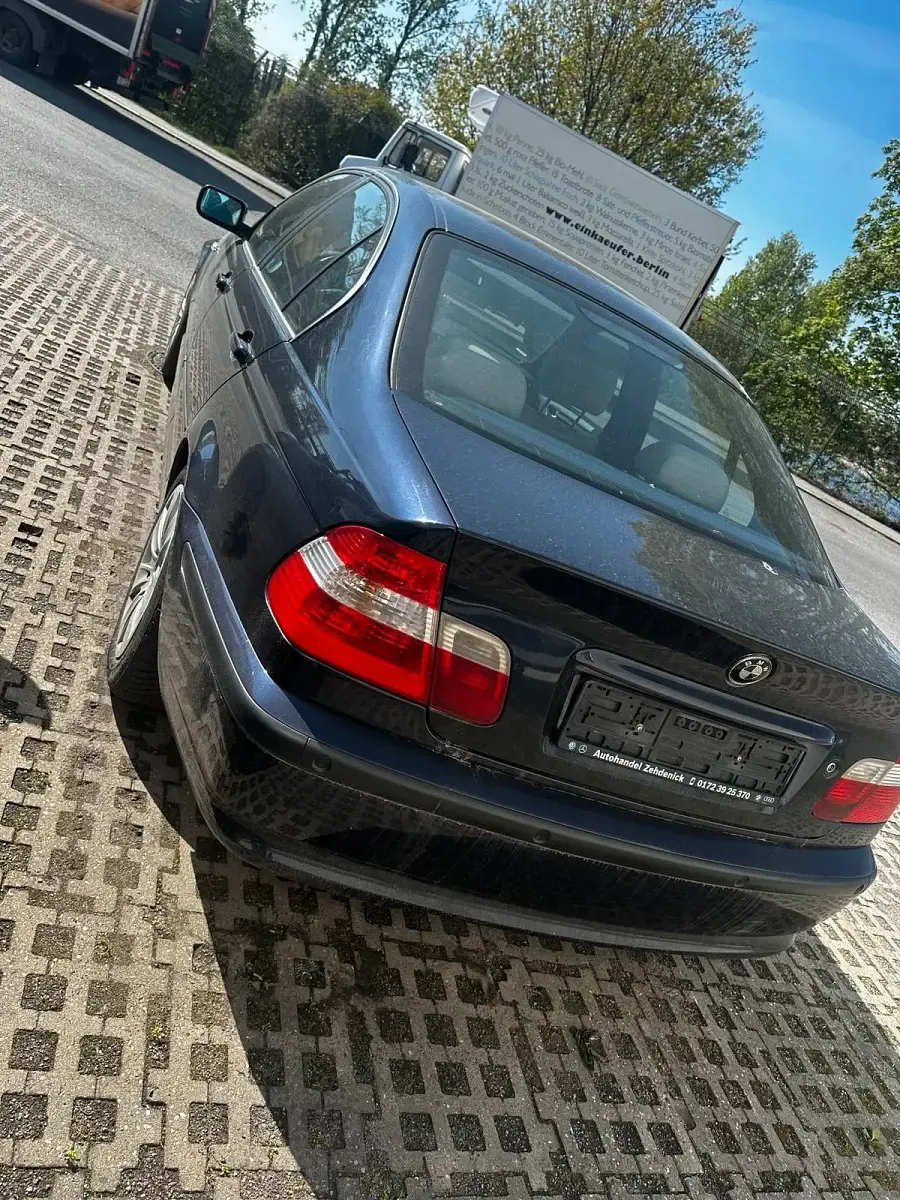 Second-hand BMW 320 170 CP (125 kW) 2004 Albastru Berlinǎ