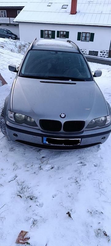Grau Gebraucht 2005 BMW 318 Kombi | 2.700 € (Fairer Preis) - Bild 1/4