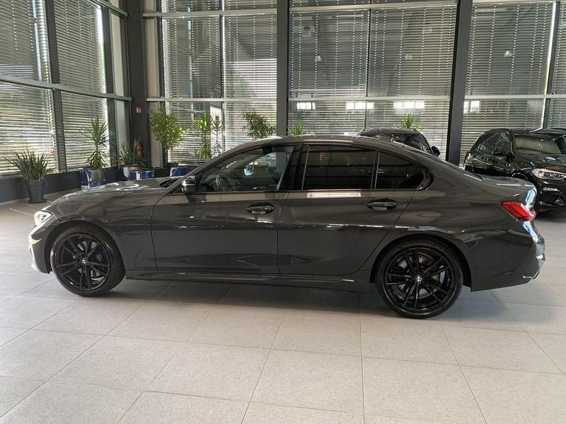 Dravitgrau metallic Gebraucht 2019 BMW 330e M Sport Limousine | 34.990 € (Etwas zu teuer) - Bild 1/4