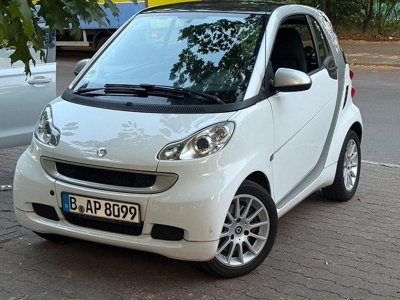 Weiß Gebraucht 2011 Smart ForFour Kleinwagen | 5.900 € - Bild 1/4