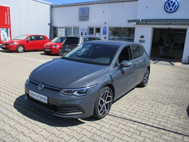 Grau Gebraucht 2020 VW Golf VIII Style Limousine | 23.590 € (Guter Preis) - Bild 1/4