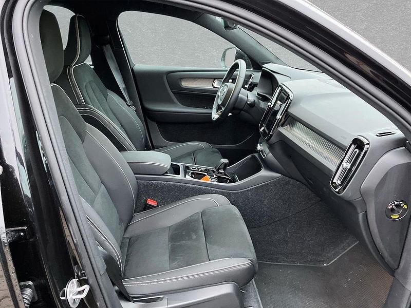 Gebraucht Volvo XC40 Plus 163 PS (119 kW) 2024 Onyx schwarz SUV