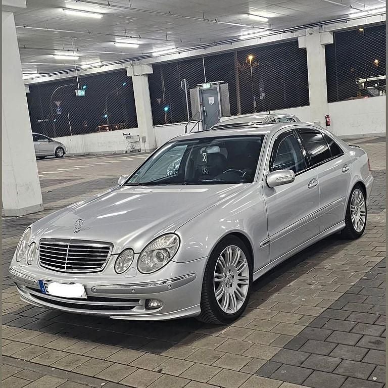 Silber Gebraucht 2005 Mercedes 320 Limousine | 7.600 € (Superpreis) - Bild 1/3