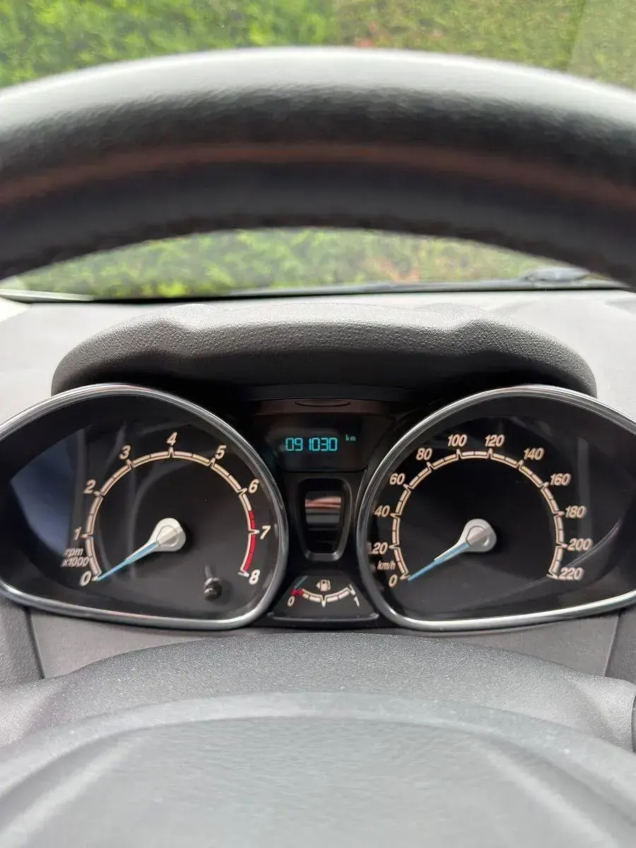 Gebraucht Ford Fiesta SYNC Edition 80 PS (58 kW) 2015 Silber Kleinwagen