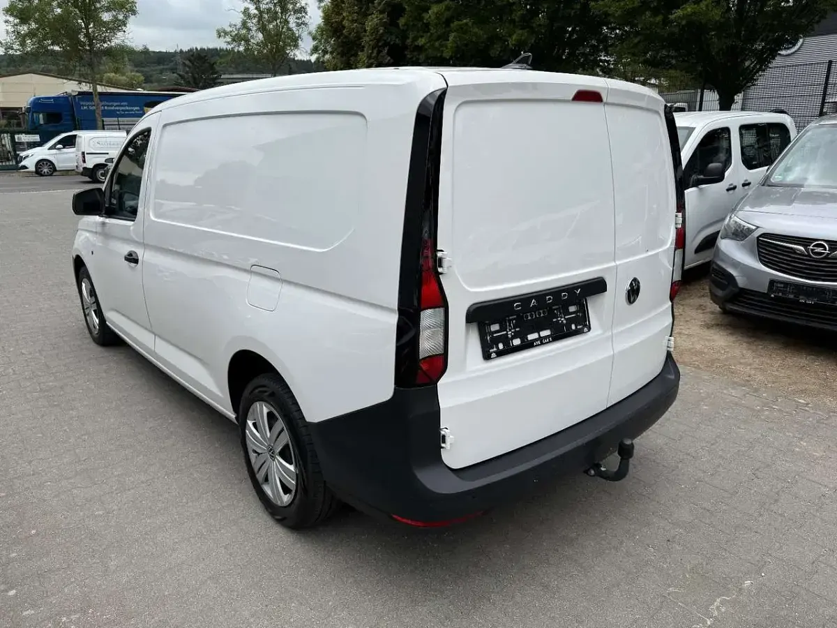 Gebraucht VW Caddy Maxi 102 PS (75 kW) 2023 Candyweiss Van / Kleinbus