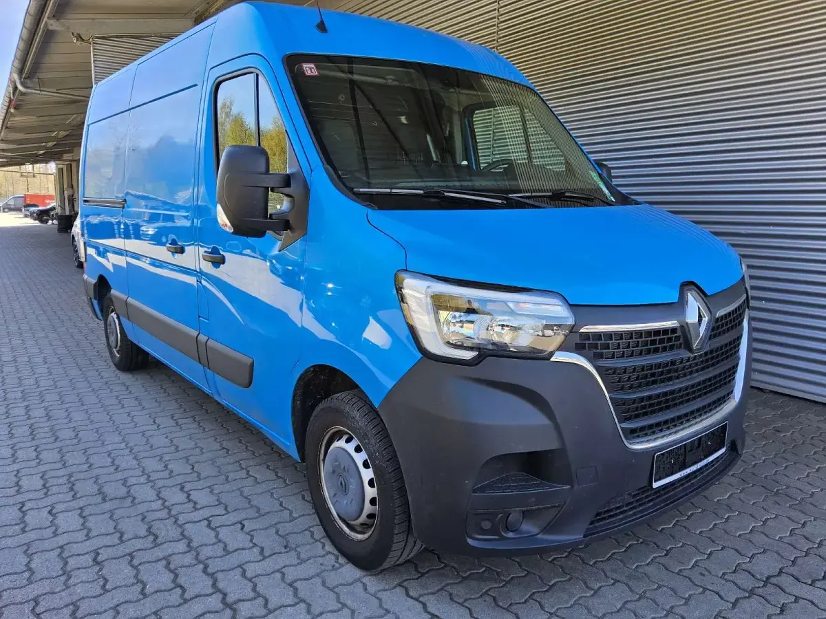 Używany Renault Master 150 KM (110 kW) 2022 Niebieski Minivan