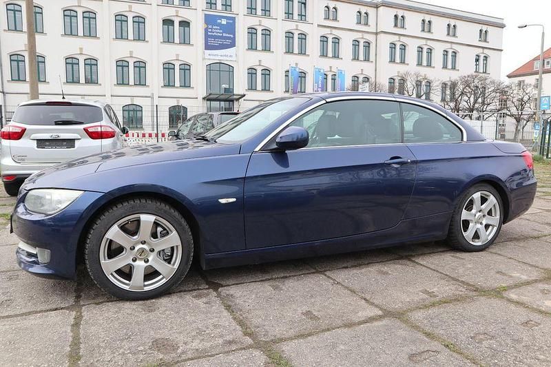 Gebraucht BMW 335 Cabriolet 306 PS (225 kW) 2010 Blau Cabrio