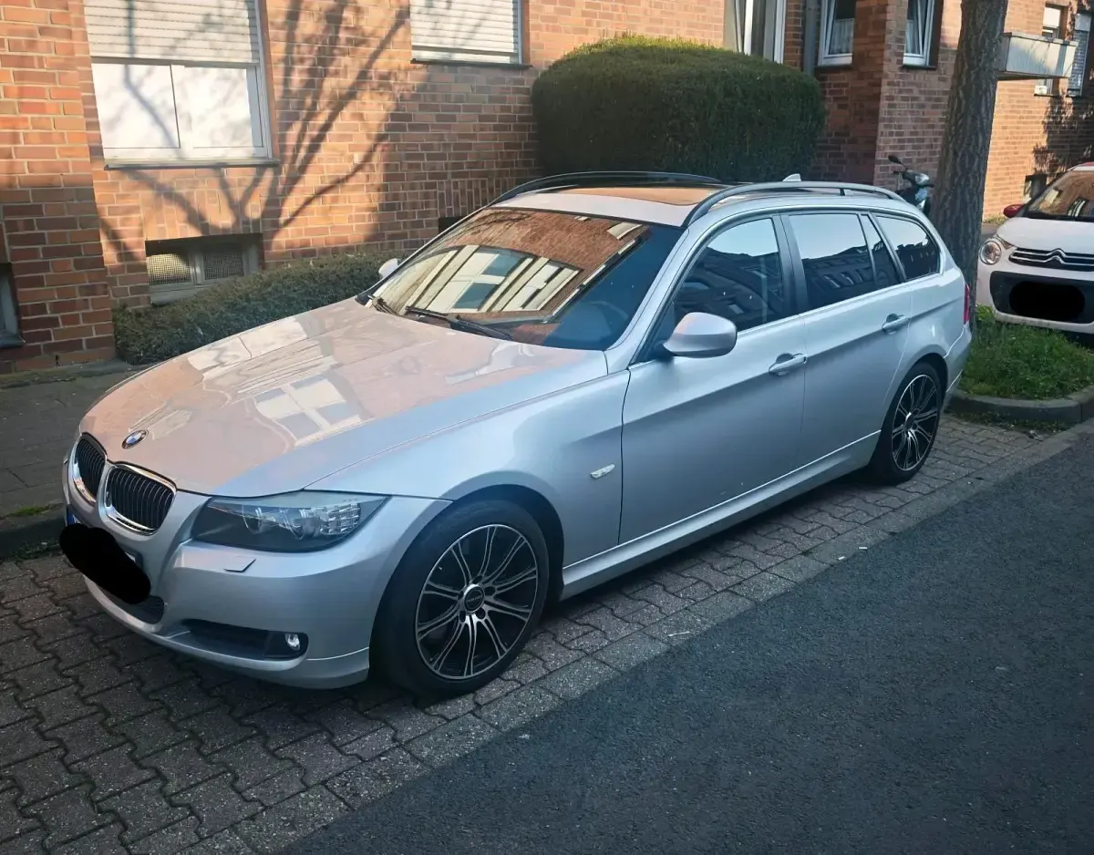 Gebraucht BMW 330 245 PS (180 kW) 2009 Silber Kombi