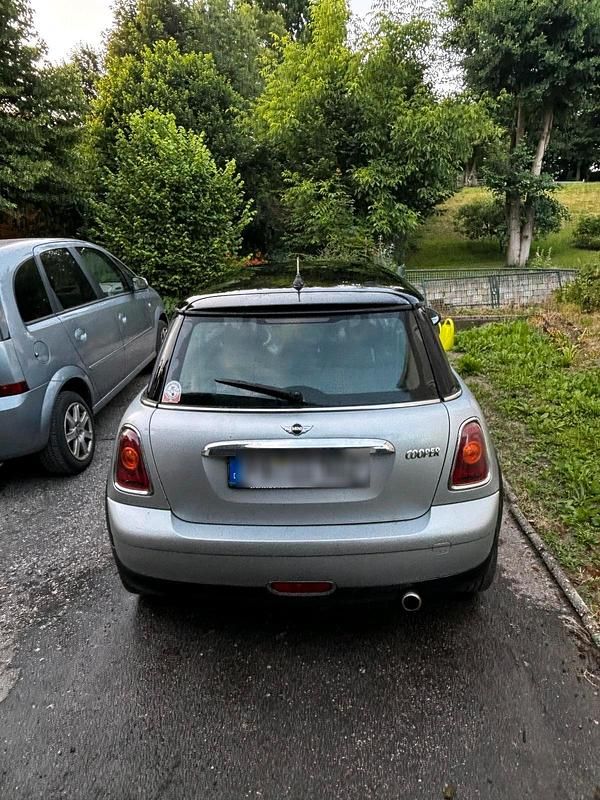 Grau Gebraucht 2006 Mini Cooper Kleinwagen | 2.551 € (Etwas zu teuer) - Bild 1/4