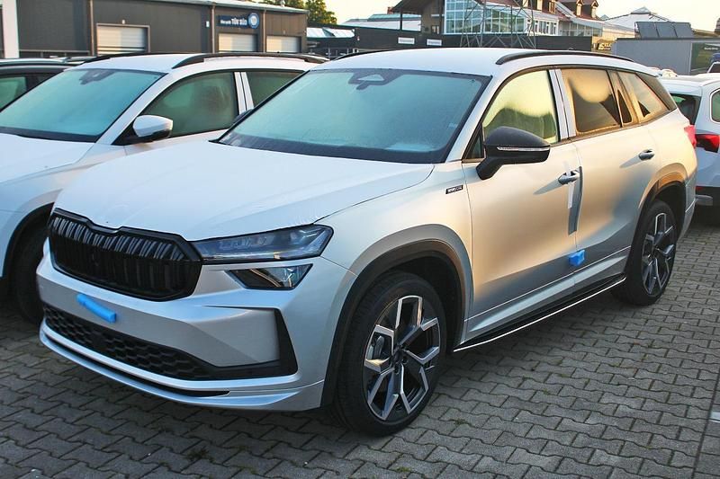 Brilliantsilber Neu 2025 Skoda Kodiaq SportLine SUV | 53.990 € (Etwas zu teuer) - Bild 1/3