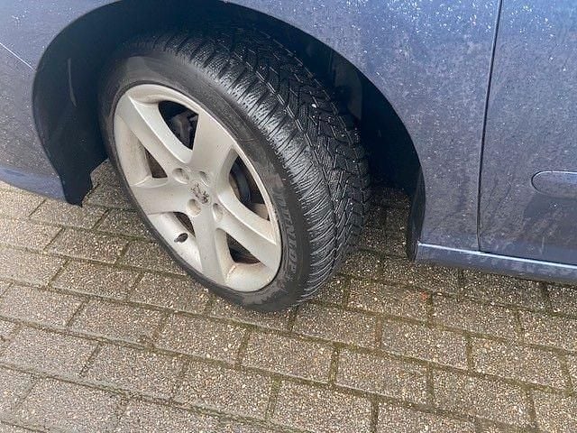 Gebraucht Peugeot 308 120 PS (88 kW) 2008 Violett Limousine